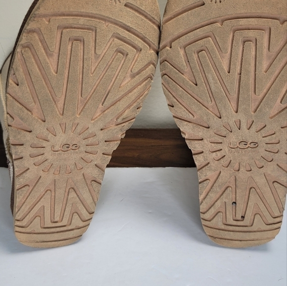 UGG CLASSIC SHORT SERAPE CREAM BOOTS Women Size 7 - Picture 8 of 8